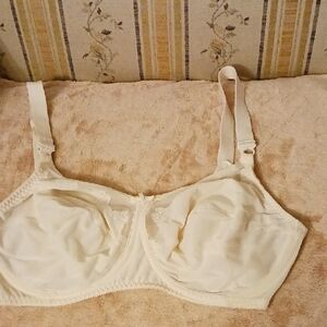 Bali Cream Comfort Bra